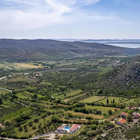 Nebesi Holiday home *