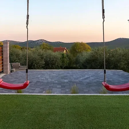 Nebesi 別荘 シベニク