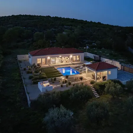 Nebesi * シベニク