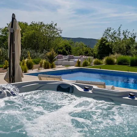 Nebesi Holiday home *