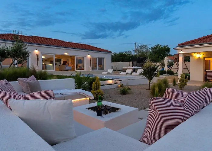 Nebesi Шибеник